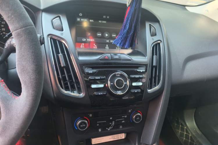 Used Ford Focus 2017 Hatchback 1.6L Manual Fashion Edition SmartDrive Version Audio And AC Panel