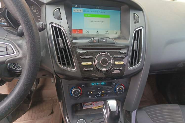 Used Ford Focus 2017 Hatchback 1.6L Automatic Fashion Edition Smart Drive Version Audio And AC Panel