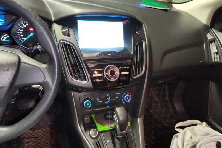 Used Ford Focus 2017 Hatchback 1.6L Automatic Comfort Plus SmartDrive Edition Audio And AC Panel