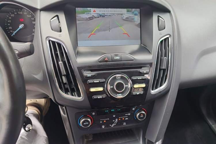 Used Ford Focus 2017 Sedan 1.6L Automatic Fashion Edition Smart Drive Version Audio And AC Panel
