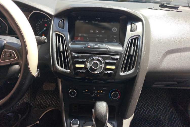 Used Ford Focus 2017 Hatchback 1.6L Automatic Comfort Plus SmartDrive Edition Audio And AC Panel