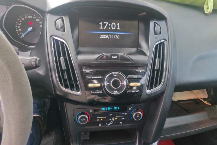 Used Ford Focus 2017 Hatchback 1.6L Manual Fashion Edition SmartDrive Version Audio And AC Panel