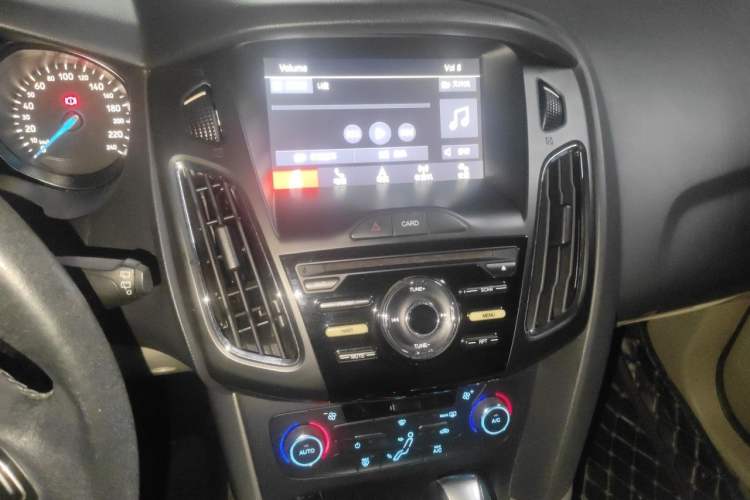Used Ford Focus 2017 Hatchback EcoBoost 125 Automatic - Ultra-Powerful Style Edition with Smart Drive Features Audio And AC Panel