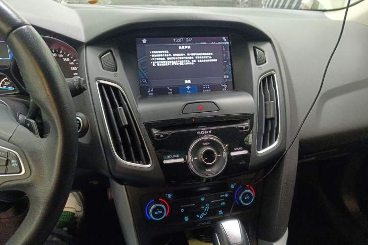Used Ford Focus 2017 Hatchback EcoBoost 180 Automatic Sport Model Audio And AC Panel