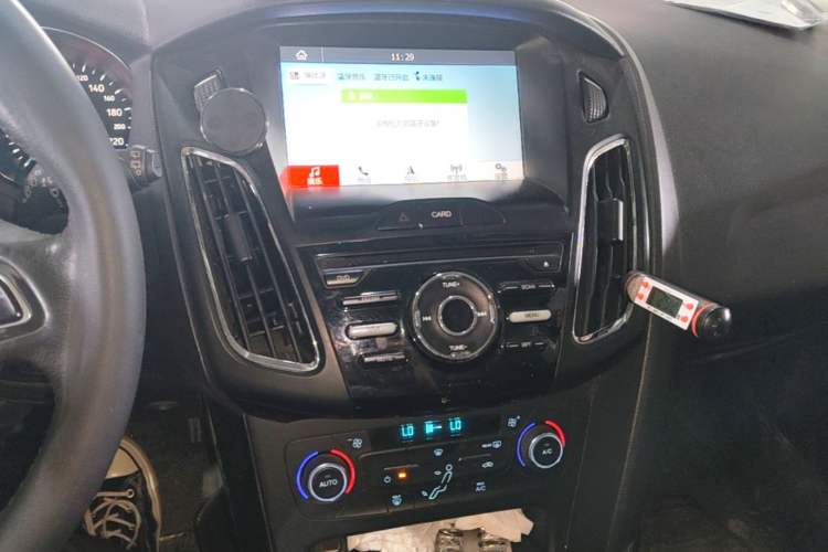 Used Ford Focus 2017 Hatchback 1.6L Manual Fashion Edition SmartDrive Version Audio And AC Panel