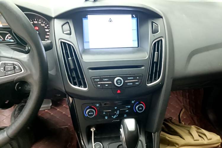Used Ford Focus 2017 Sedan EcoBoost 180 Automatic Elite Model Audio And AC Panel