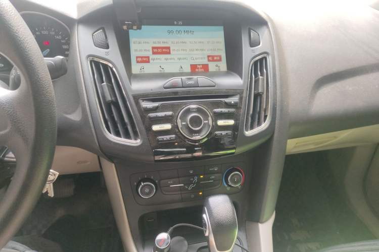 Used Ford Focus 2017 Sedan 1.6L Automatic Comfort Plus SmartDrive Edition Audio And AC Panel