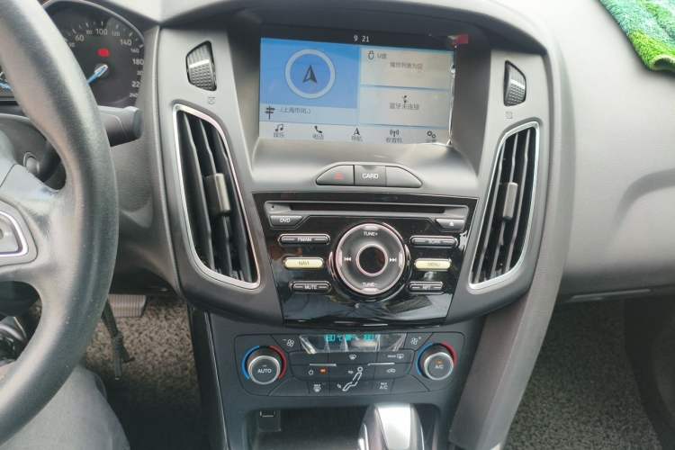 Used Ford Focus 2017 Sedan 1.6L Automatic Fashion Edition Smart Drive Version Audio And AC Panel