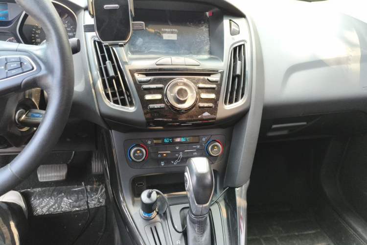 Used Ford Focus 2017 Sedan 1.6L Automatic Fashion Edition Smart Drive Version Audio And AC Panel