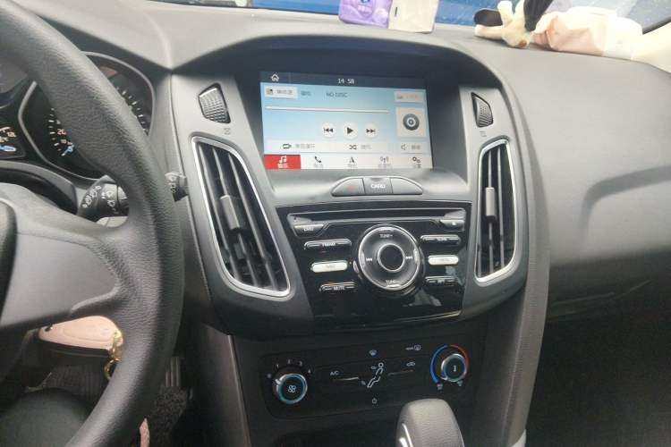 Used Ford Focus 2017 Hatchback 1.6L Automatic Comfort Plus SmartDrive Edition Audio And AC Panel