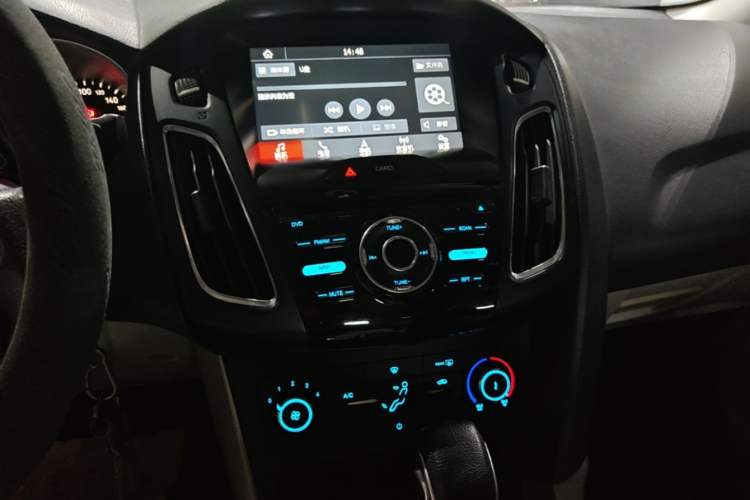 Used Ford Focus 2017 Sedan 1.6L Automatic Comfort Plus SmartDrive Edition Audio And AC Panel