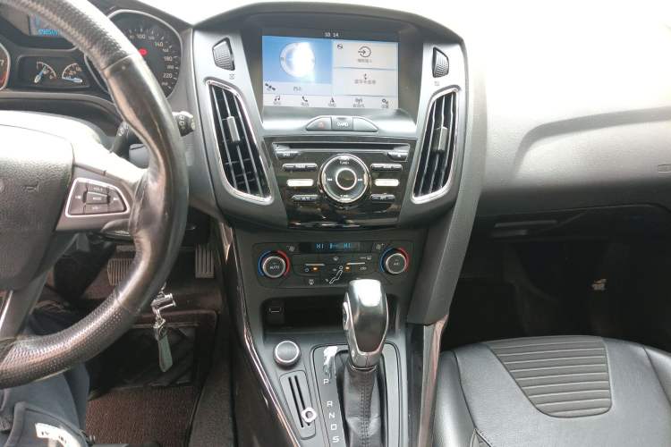 Used Ford Focus 2017 Hatchback 1.6L Automatic Fashion Edition Smart Drive Version Audio And AC Panel