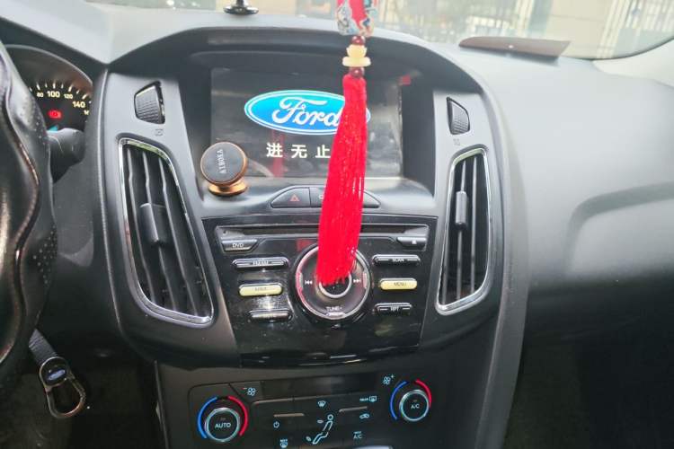 Used Ford Focus 2017 Sedan EcoBoost 125 Automatic Supreme Style SmartDrive Edition Audio And AC Panel