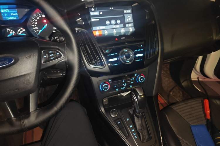 Used Ford Focus 2017 Sedan EcoBoost 125 Automatic Supreme Style SmartDrive Edition Audio And AC Panel
