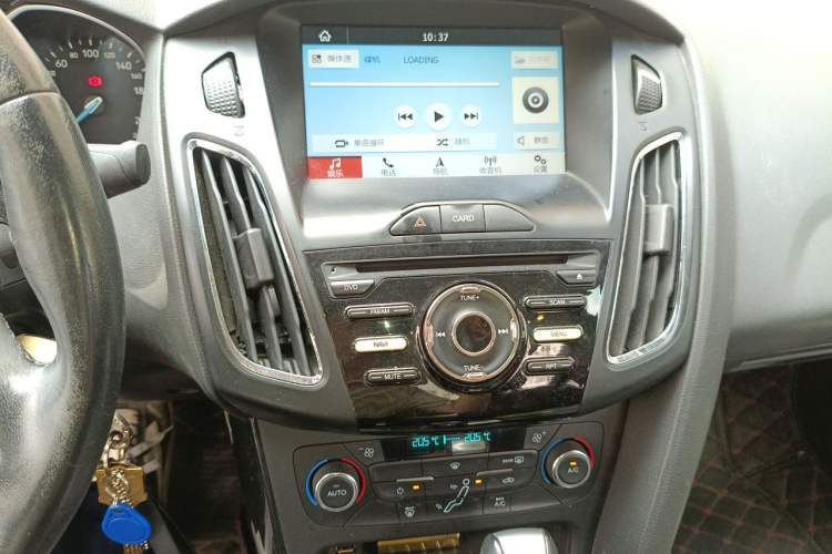 Used Ford Focus 2017 Sedan EcoBoost 125 Automatic Supreme Style SmartDrive Edition Audio And AC Panel