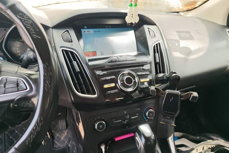 Used Ford Focus 2017 Sedan 1.6L Automatic Fashion Edition Smart Drive Version Audio And AC Panel