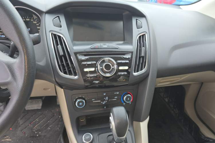 Used Ford Focus 2017 Sedan 1.6L Automatic Comfort Plus SmartDrive Edition Audio And AC Panel