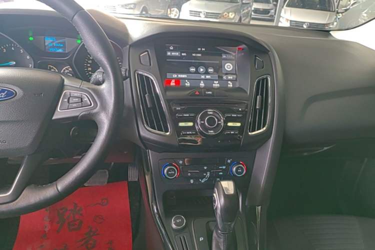 Used Ford Focus 2017 Hatchback 1.6L Automatic Fashion Edition Smart Drive Version Audio And AC Panel