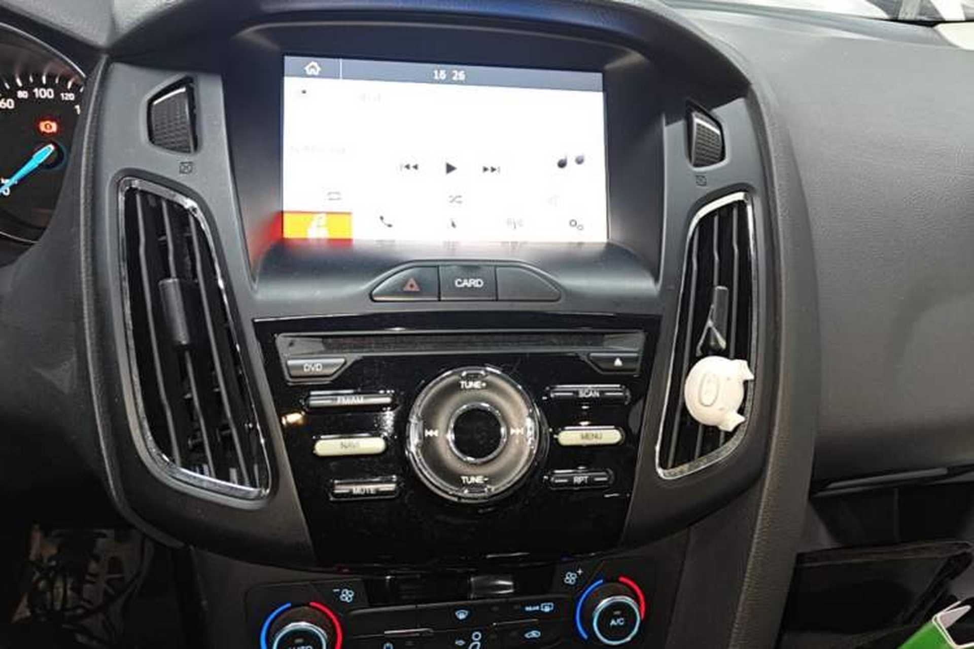 Used Ford Focus 2017 Hatchback 1.6L Automatic Fashion Edition Smart Drive Version Audio And AC Panel