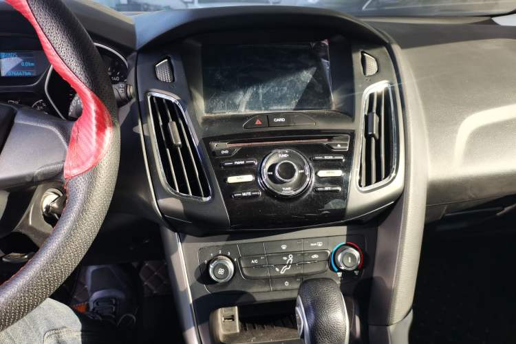 Used Ford Focus 2017 Hatchback 1.6L Automatic Comfort Plus SmartDrive Edition Audio And AC Panel