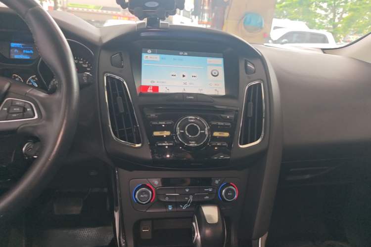 Used Ford Focus 2017 Hatchback 1.6L Automatic Fashion Edition Smart Drive Version Audio And AC Panel