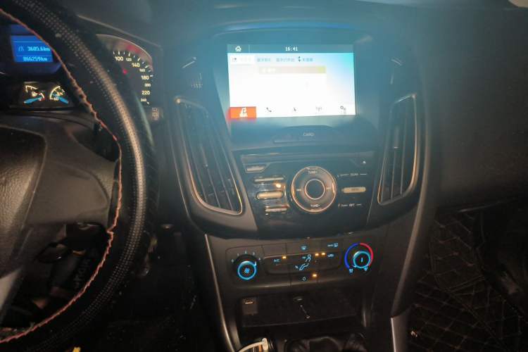 Used Ford Focus 2017 Hatchback 1.6L Manual Comfort Plus SmartDrive Edition Audio And AC Panel