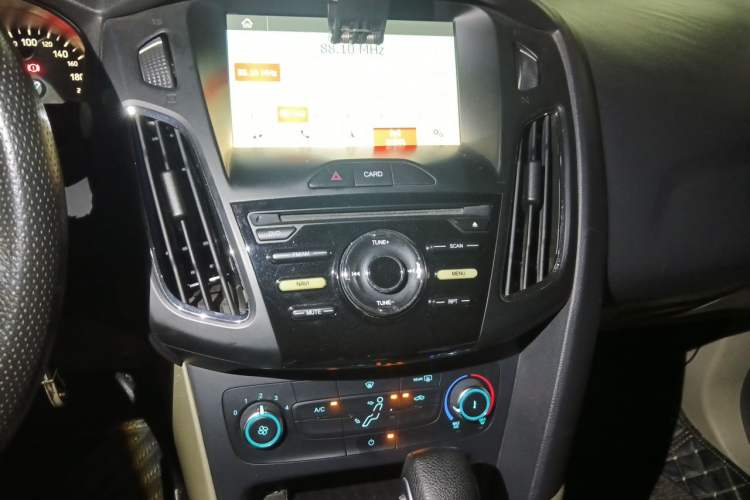 Used Ford Focus 2017 Sedan 1.6L Automatic Comfort Plus SmartDrive Edition Audio And AC Panel