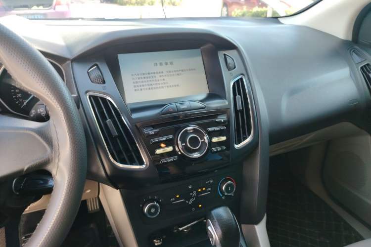 Used Ford Focus 2017 Sedan 1.6L Automatic Comfort Plus SmartDrive Edition Audio And AC Panel
