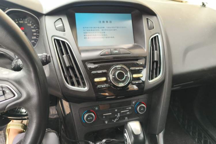 Used Ford Focus 2017 Hatchback 1.6L Automatic Fashion Edition Smart Drive Version Audio And AC Panel