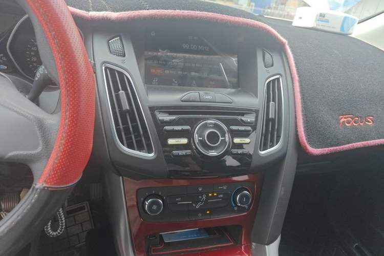 Used Ford Focus 2017 Hatchback 1.6L Manual Comfort Plus SmartDrive Edition Audio And AC Panel