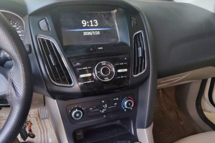 Used Ford Focus 2017 Sedan 1.6L Manual Comfort Plus SmartDrive Edition Audio And AC Panel