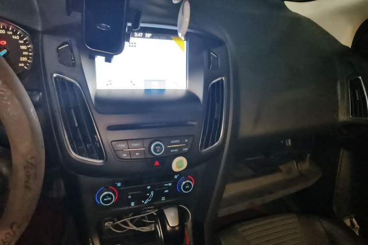Used Ford Focus 2017 Sedan EcoBoost 180 Automatic Elite Model Audio And AC Panel