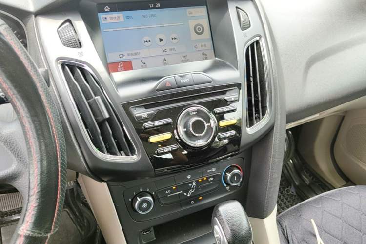 Used Ford Focus 2017 Sedan 1.6L Automatic Comfort Plus SmartDrive Edition Audio And AC Panel