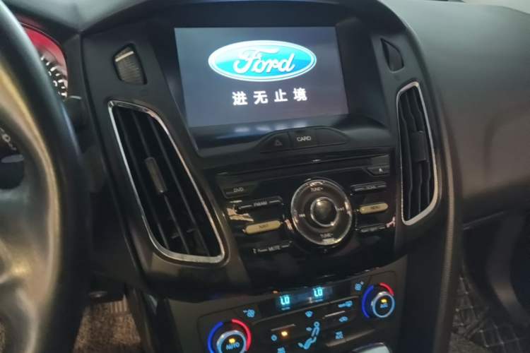 Used Ford Focus 2017 Sedan EcoBoost 125 Automatic Supreme Style SmartDrive Edition Audio And AC Panel