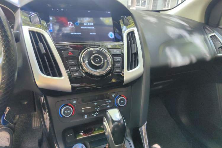 Used Ford Focus 2017 Sedan 1.6L Automatic Fashion Edition Smart Drive Version Audio And AC Panel