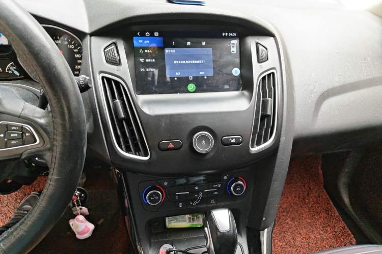 Used Ford Focus 2017 Hatchback 1.6L Automatic Fashion Edition Smart Drive Version Audio And AC Panel