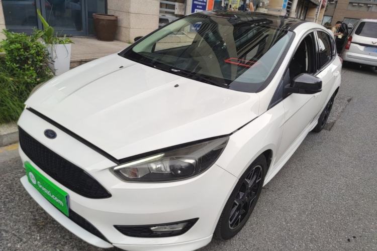 Used Ford Focus 2017 1.5T CTCC White and Black Limited Edition Guazi used car, China used car export, Used car for sale, Used Ford cars, Cheapest cars for sale