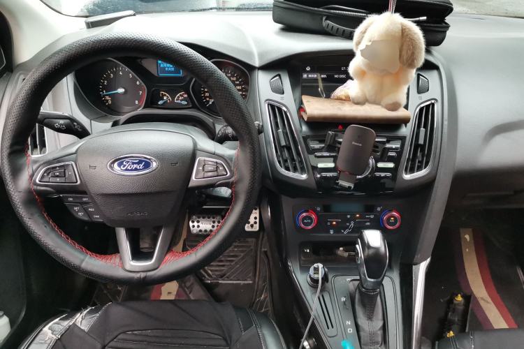 Used Ford Focus 2017 Hatchback 1.6L Automatic Fashion Edition Smart Drive Version Center Console
