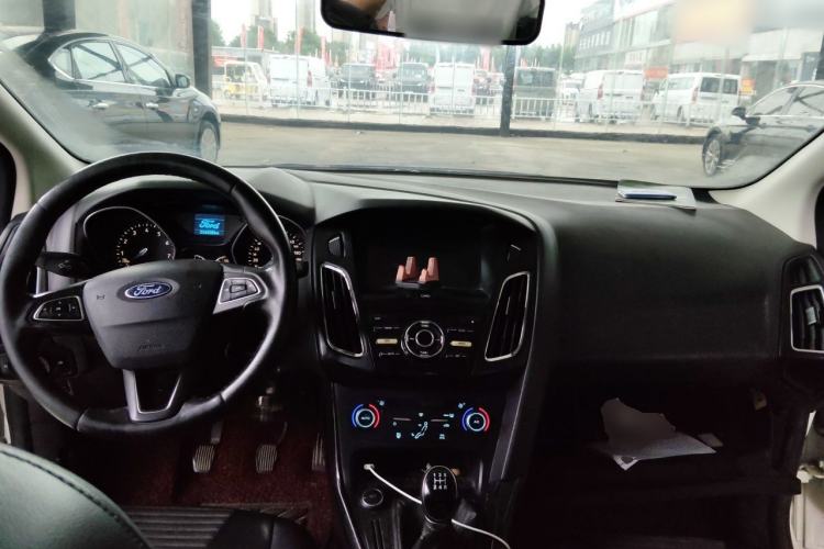 Used Ford Focus 2017 Sedan 1.6L Manual Fashion Edition Smart Drive Version Center Console