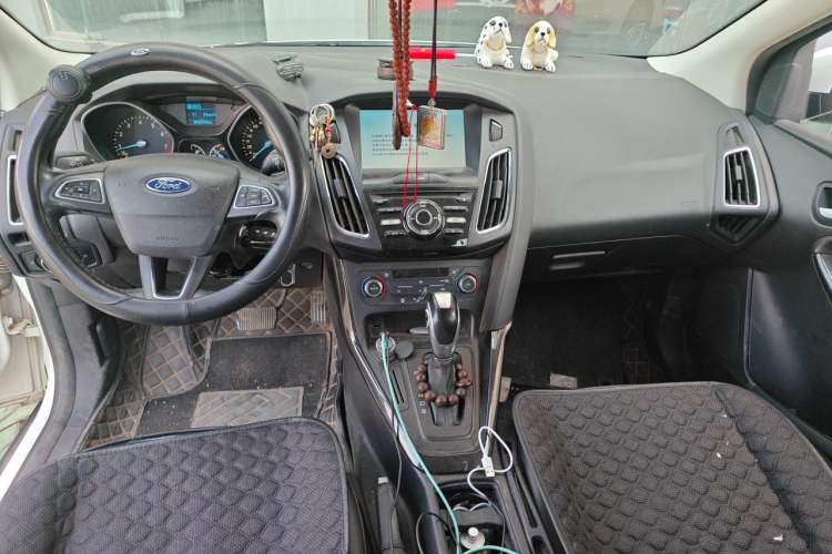 Used Ford Focus 2017 Hatchback 1.6L Automatic Fashion Edition Smart Drive Version Center Console