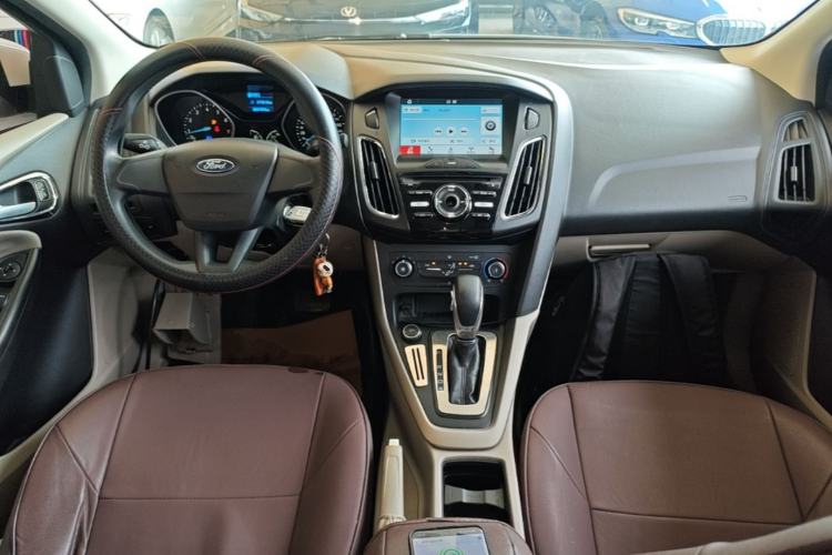 Used Ford Focus 2017 Sedan 1.6L Automatic Comfort Plus SmartDrive Edition Center Console