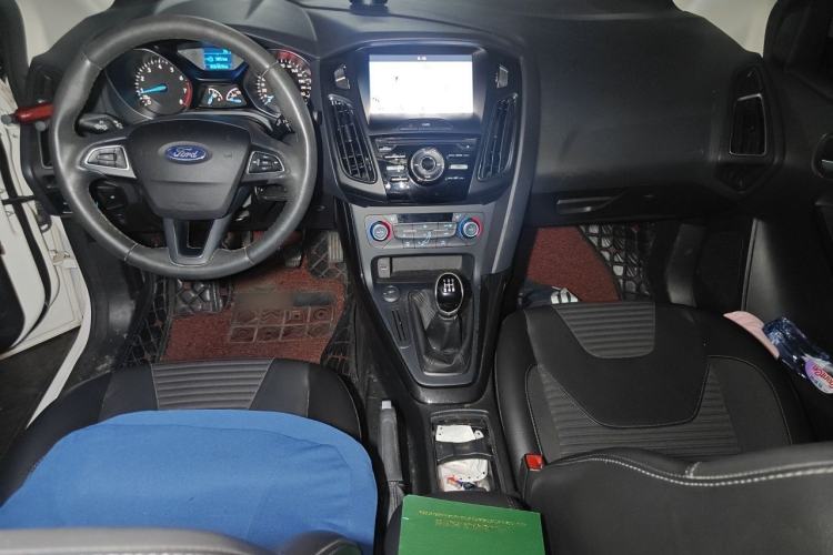 Used Ford Focus 2017 Sedan 1.6L Manual Fashion Edition Smart Drive Version Center Console