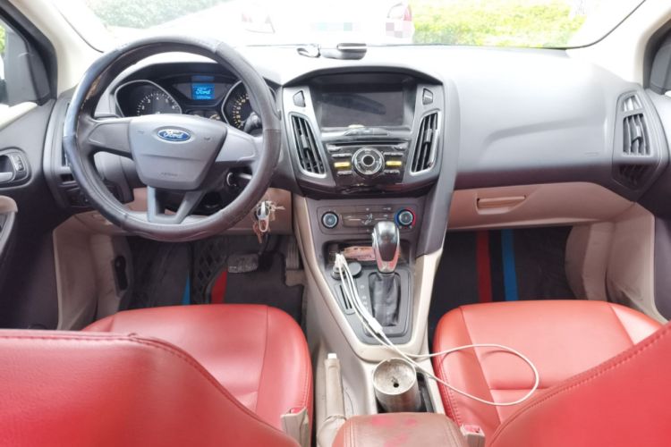 Used Ford Focus 2017 Sedan 1.6L Automatic Comfort Plus SmartDrive Edition Center Console