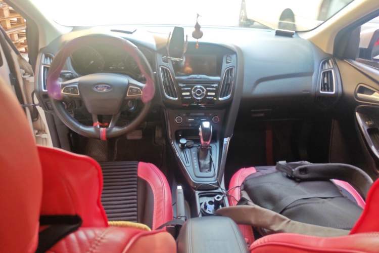 Used Ford Focus 2017 Sedan 1.6L Automatic Fashion Edition Smart Drive Version Center Console