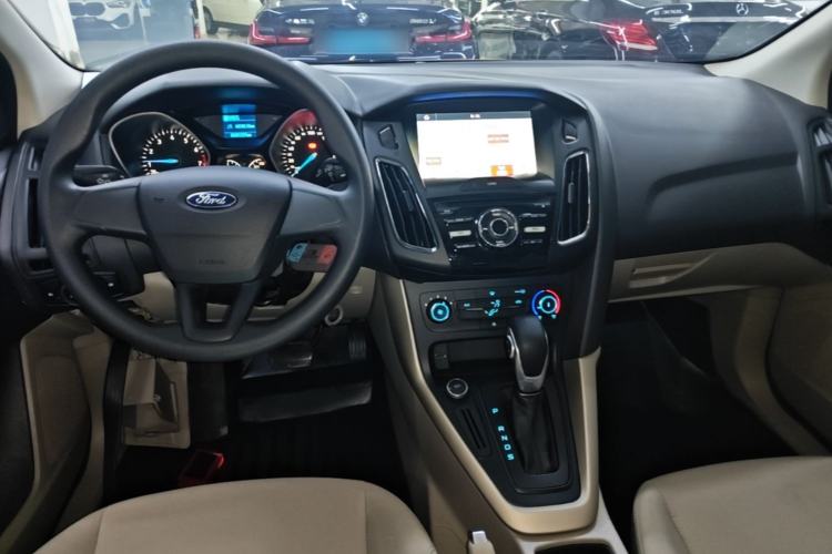 Used Ford Focus 2017 Sedan 1.6L Automatic Comfort Plus SmartDrive Edition Center Console