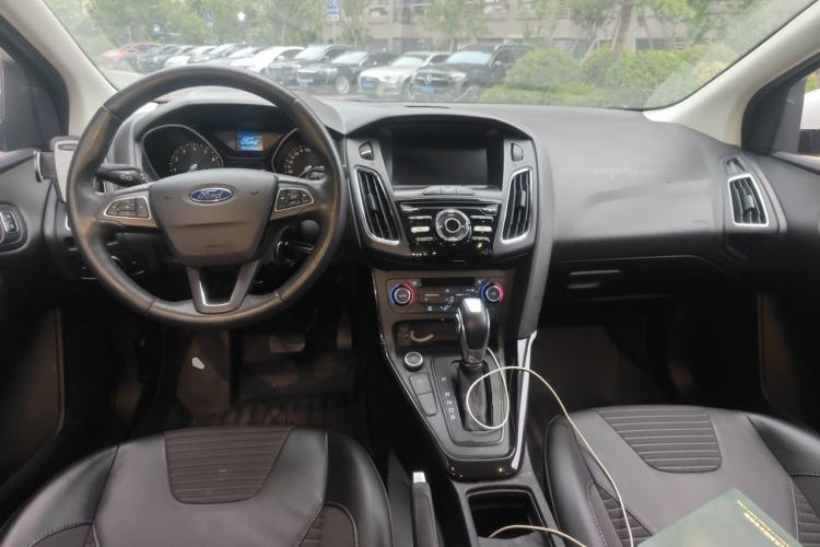 Used Ford Focus 2017 Sedan EcoBoost 125 Automatic Supreme Style SmartDrive Edition Center Console