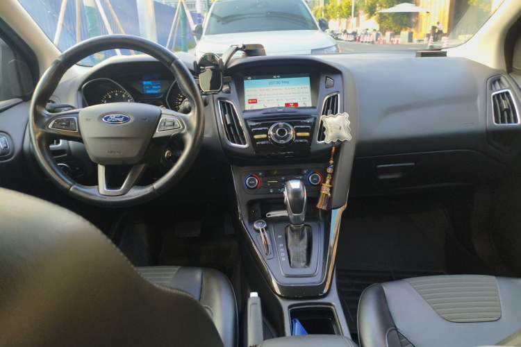 Used Ford Focus 2017 Sedan 1.6L Automatic Fashion Edition Smart Drive Version Center Console