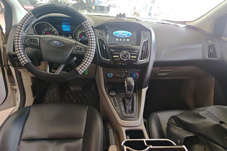 Used Ford Focus 2017 Sedan 1.6L Automatic Comfort Plus SmartDrive Edition Center Console
