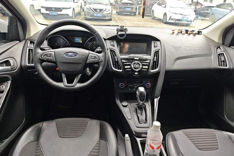 Used Ford Focus 2017 Hatchback EcoBoost 125 Automatic - Ultra-Powerful Style Edition with Smart Drive Features Center Console