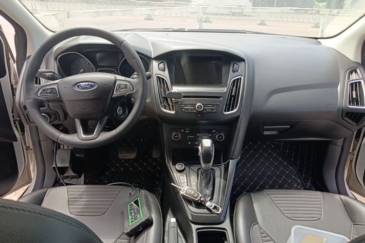 Used Ford Focus 2017 Hatchback EcoBoost 180 Automatic Elite Model Center Console